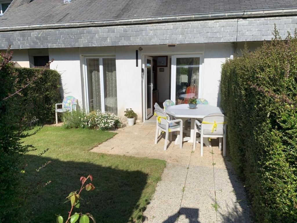 Residence Les Jardins De Courseulles F3 Bagian luar foto
